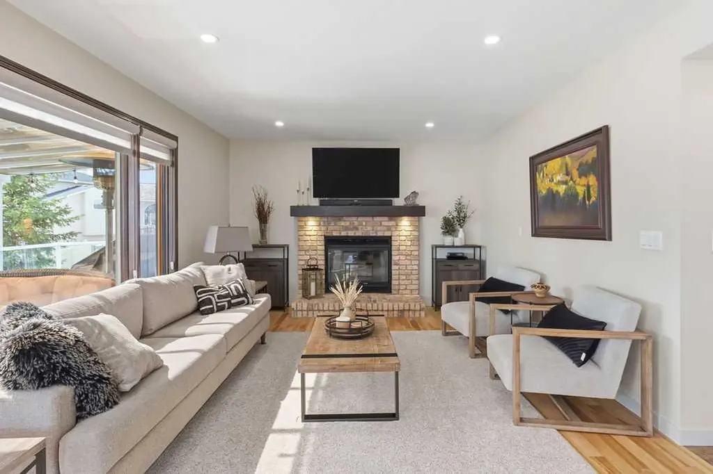 42 Evergreen Terrace SW Calgary AB T2Y 2V9