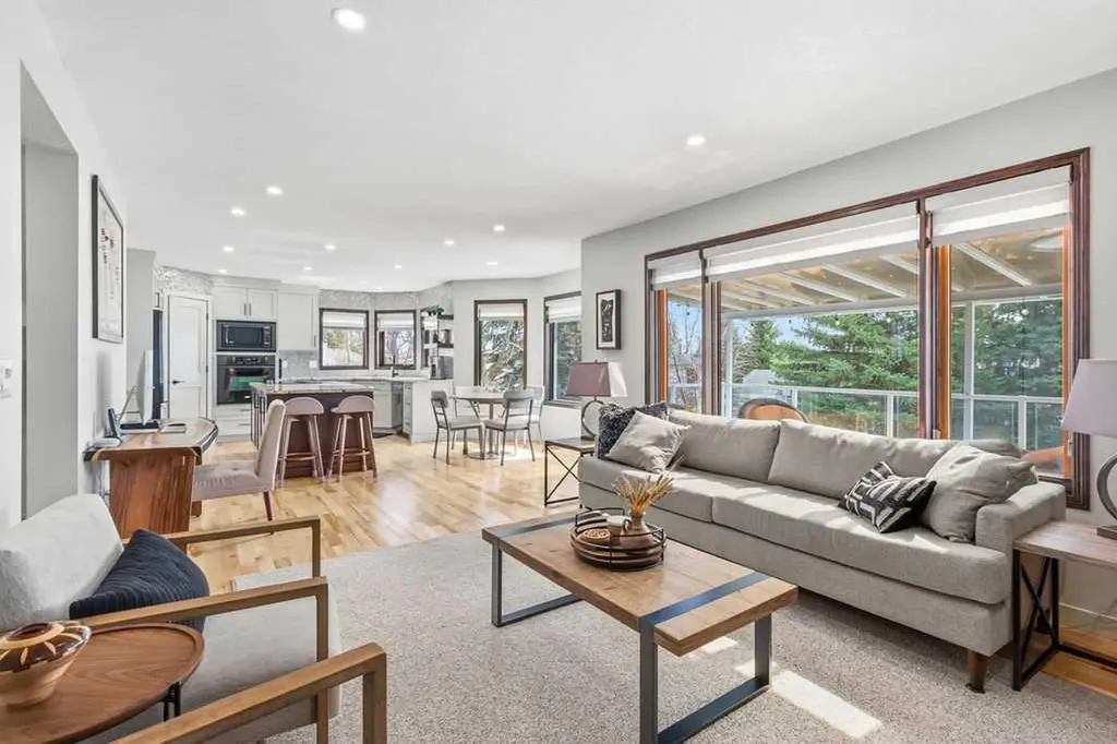 42 Evergreen Terrace SW Calgary AB T2Y 2V9