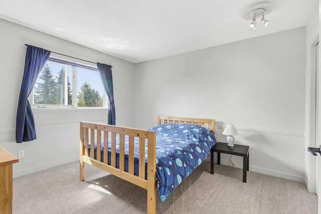 42 Evergreen Terrace SW Calgary AB T2Y 2V9