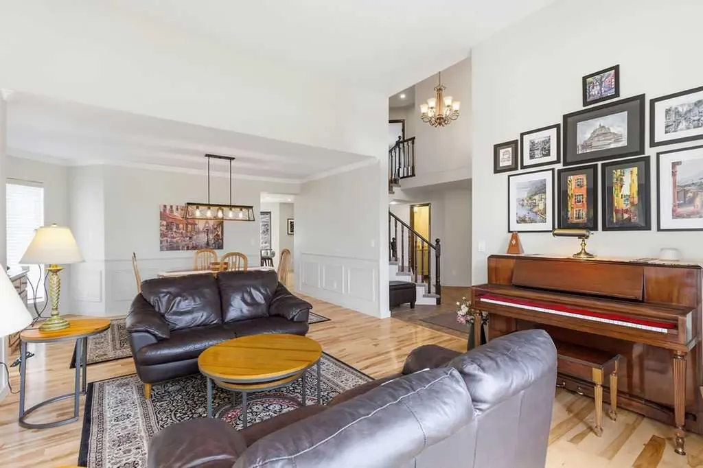 42 Evergreen Terrace SW Calgary AB T2Y 2V9