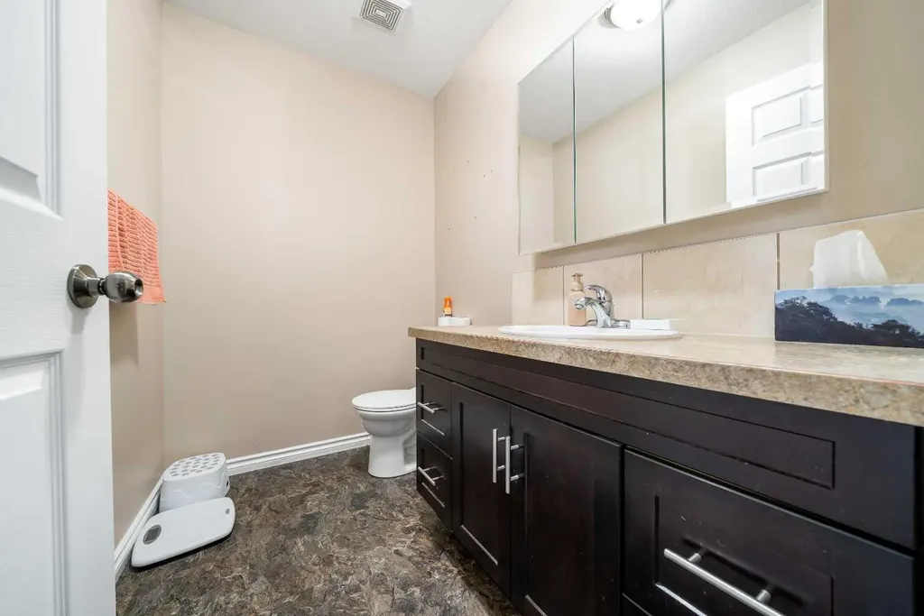307 16 Street E Brooks AB T1R1K4
