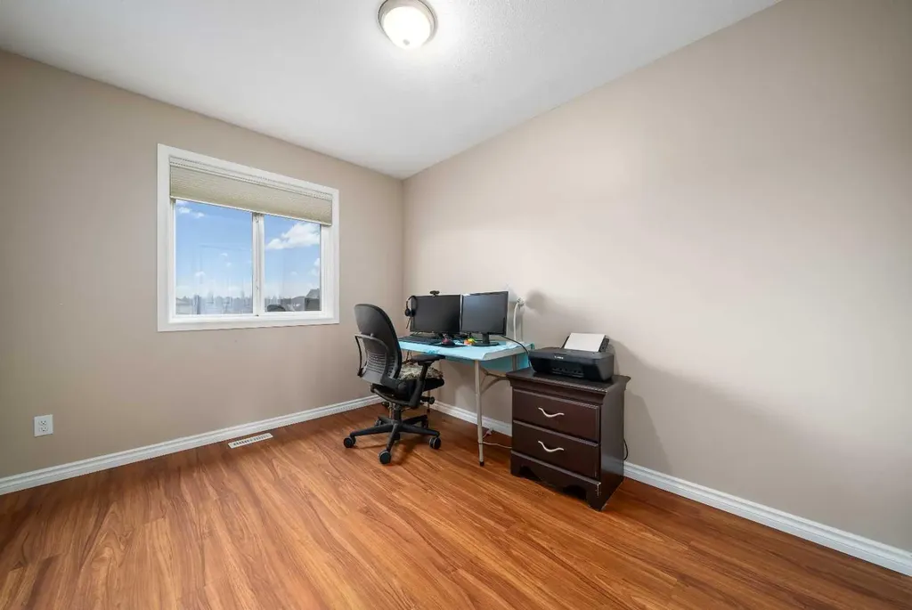 307 16 Street E Brooks AB T1R1K4