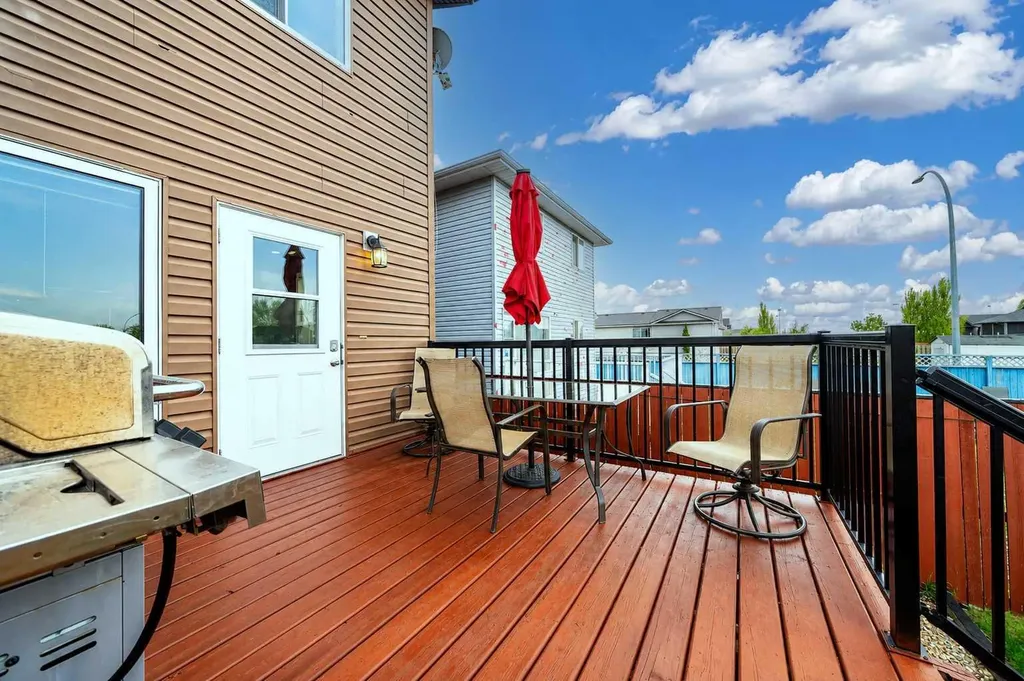 307 16 Street E Brooks AB T1R1K4