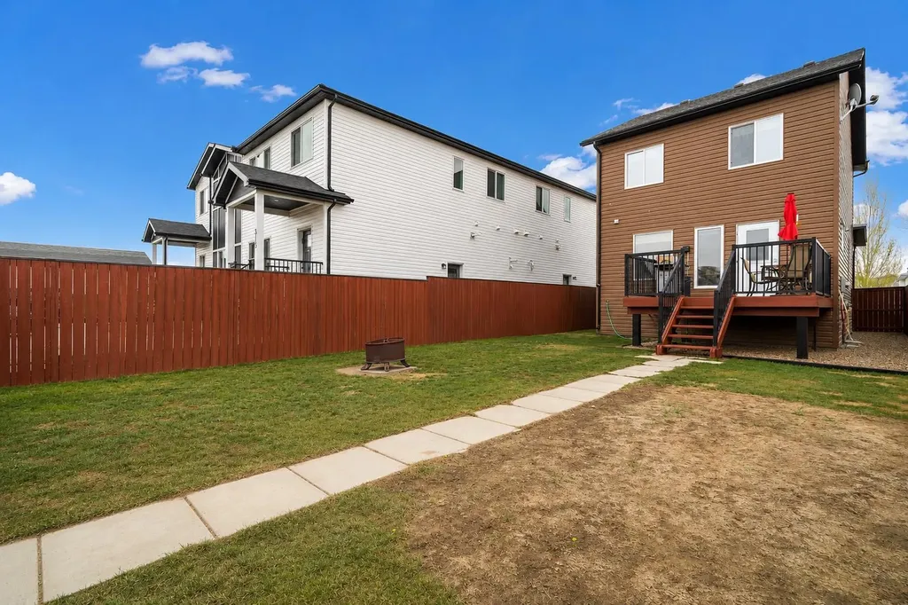 307 16 Street E Brooks AB T1R1K4