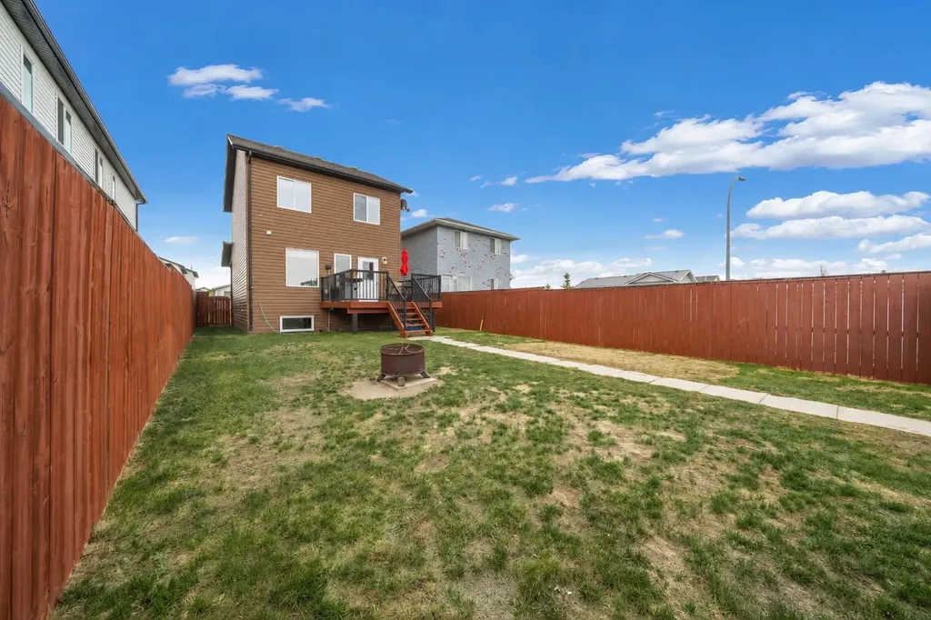 307 16 Street E Brooks AB T1R1K4