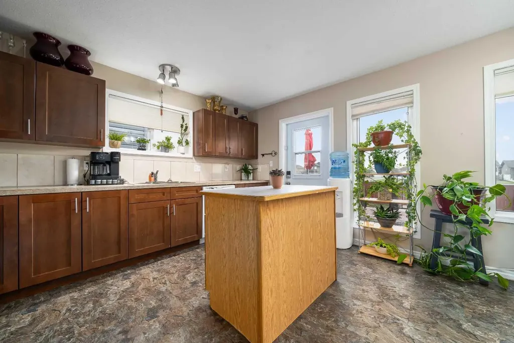 307 16 Street E Brooks AB T1R1K4