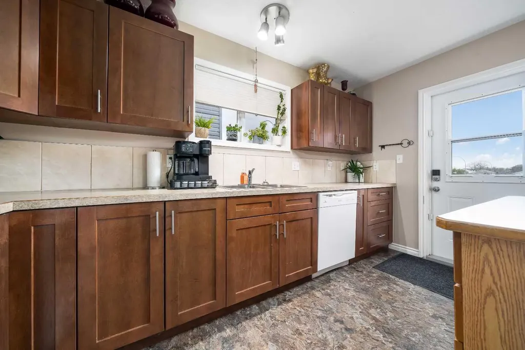 307 16 Street E Brooks AB T1R1K4
