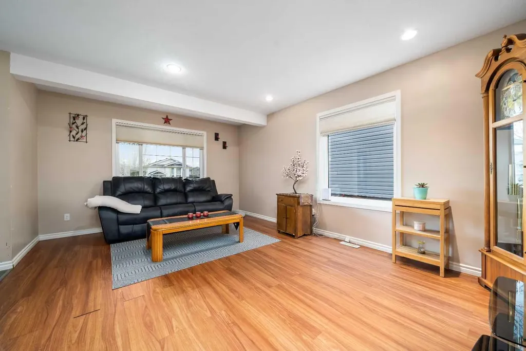 307 16 Street E Brooks AB T1R1K4