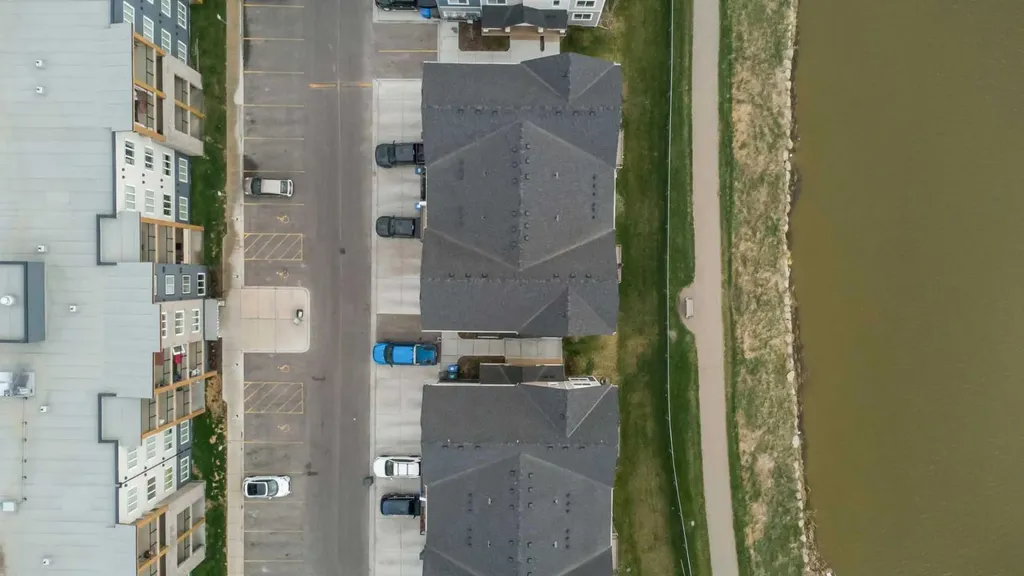 284 Canals Crossing SW Airdrie AB T4B 4L3
