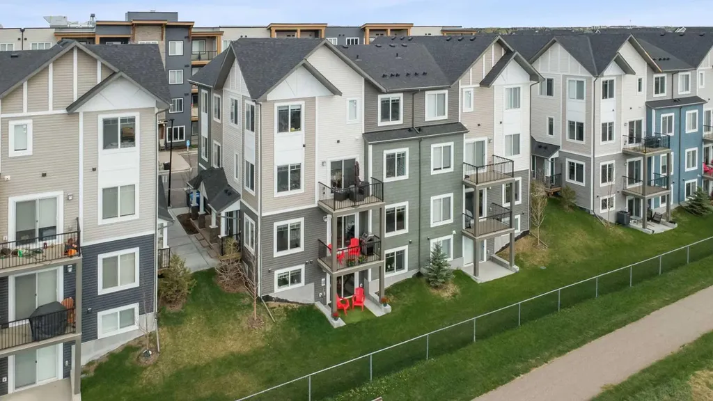 284 Canals Crossing SW Airdrie AB T4B 4L3