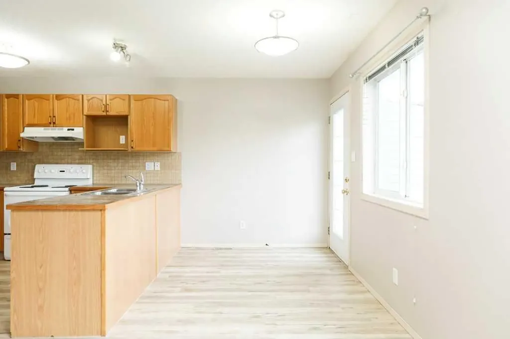 720 Heritage Boulevard W Lethbridge AB T1K 7X2