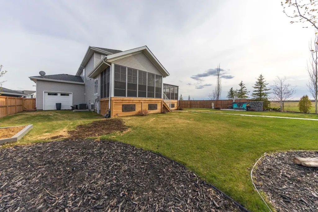 6210 20 Street Close Lloydminster AB T9V3R3