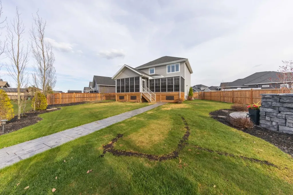 6210 20 Street Close Lloydminster AB T9V3R3