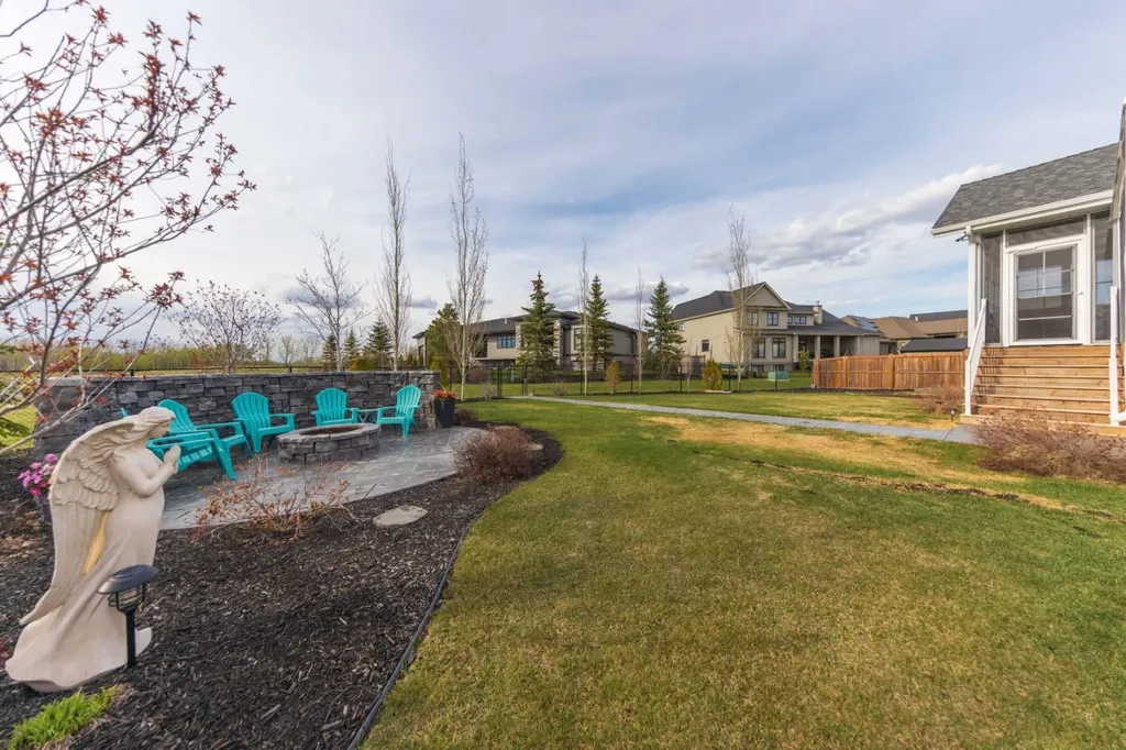 6210 20 Street Close Lloydminster AB T9V3R3