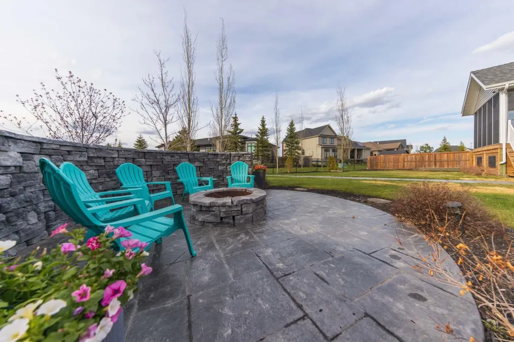 6210 20 Street Close Lloydminster AB T9V3R3