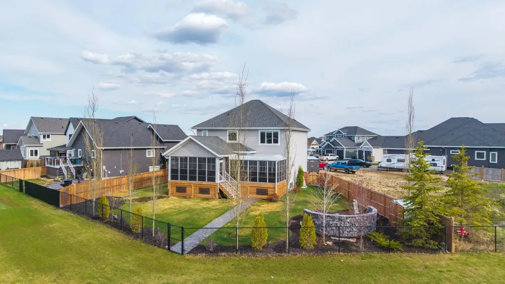 6210 20 Street Close Lloydminster AB T9V3R3