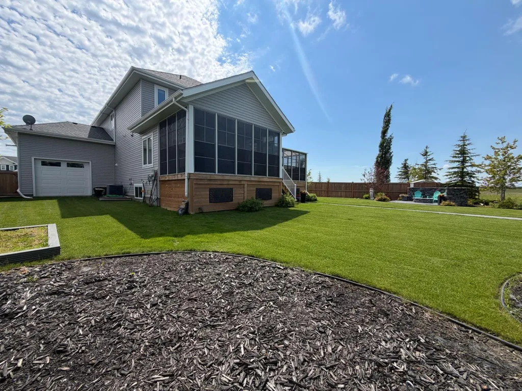 6210 20 Street Close Lloydminster AB T9V3R3