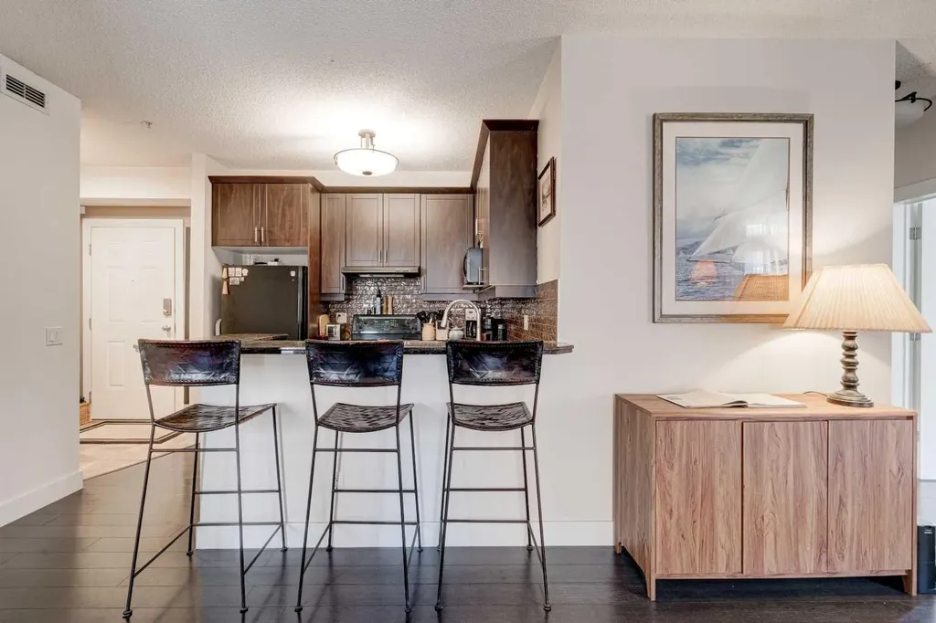 527 15 Avenue SW Calgary AB T2R 1R5
