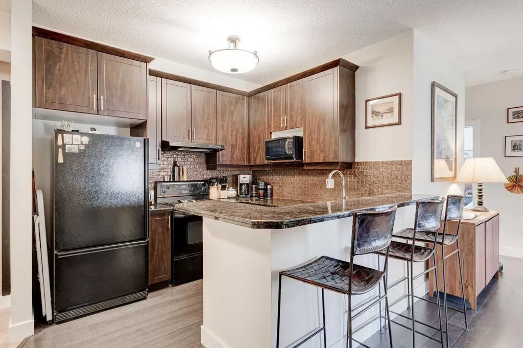 527 15 Avenue SW Calgary AB T2R 1R5