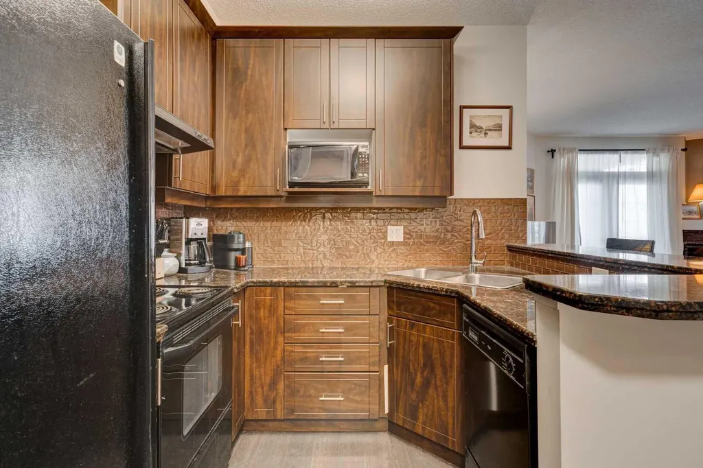 527 15 Avenue SW Calgary AB T2R 1R5