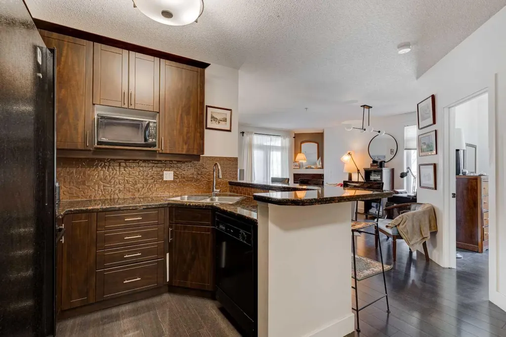 527 15 Avenue SW Calgary AB T2R 1R5