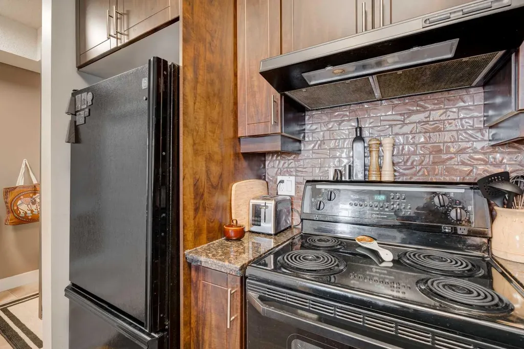 527 15 Avenue SW Calgary AB T2R 1R5