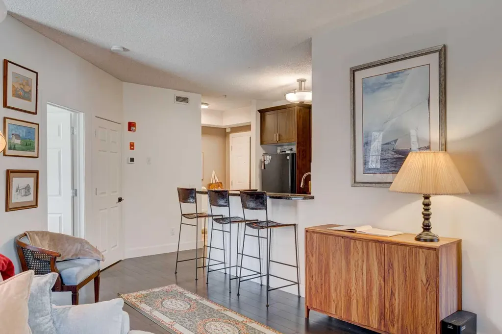527 15 Avenue SW Calgary AB T2R 1R5