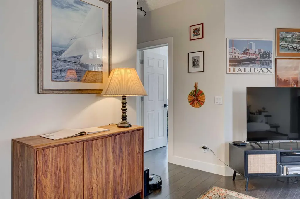 527 15 Avenue SW Calgary AB T2R 1R5
