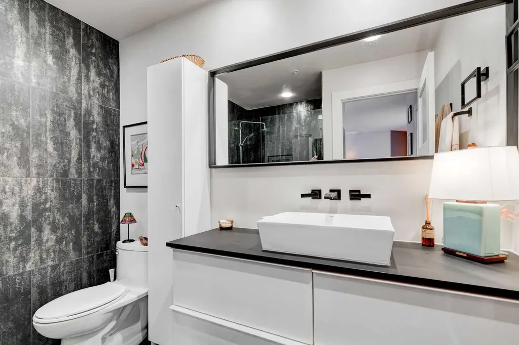 527 15 Avenue SW Calgary AB T2R 1R5
