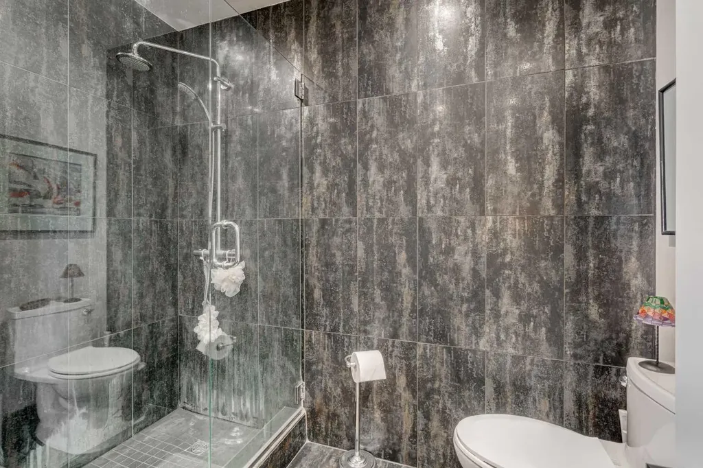 527 15 Avenue SW Calgary AB T2R 1R5
