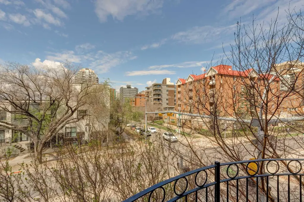 527 15 Avenue SW Calgary AB T2R 1R5