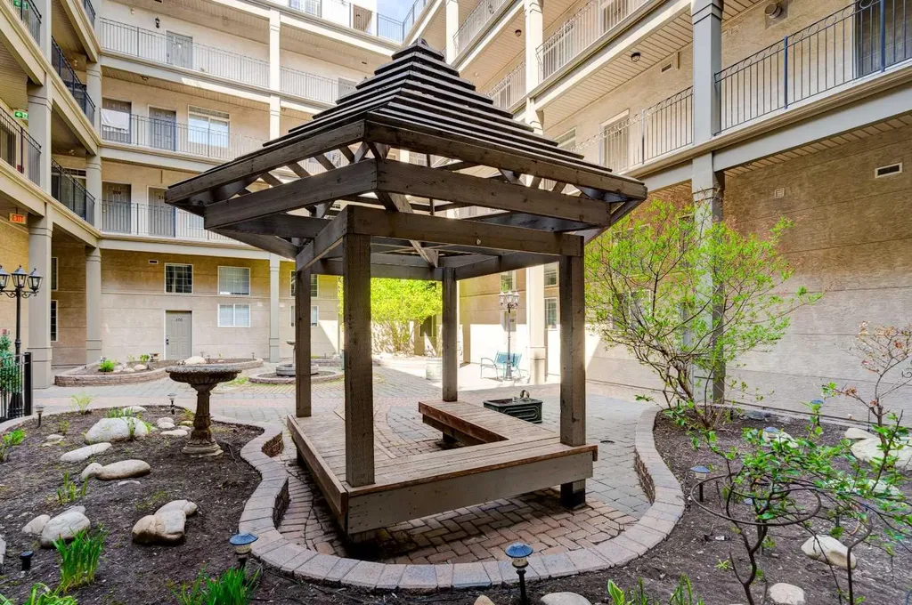 527 15 Avenue SW Calgary AB T2R 1R5
