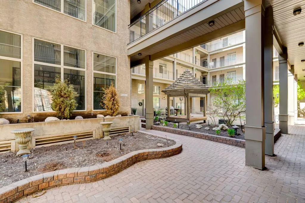 527 15 Avenue SW Calgary AB T2R 1R5