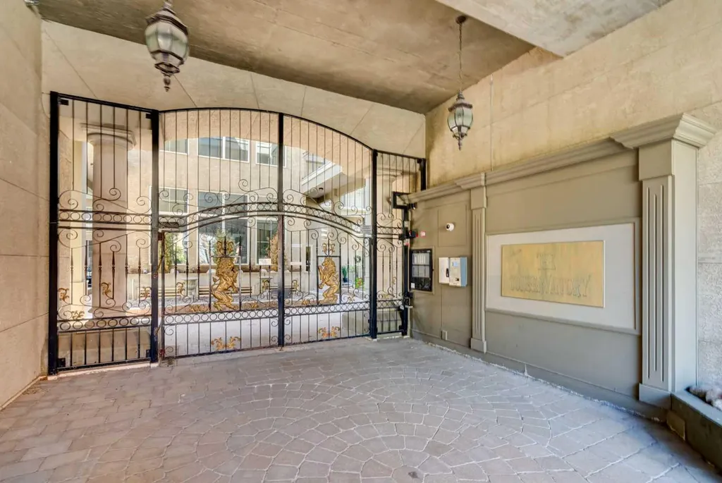 527 15 Avenue SW Calgary AB T2R 1R5
