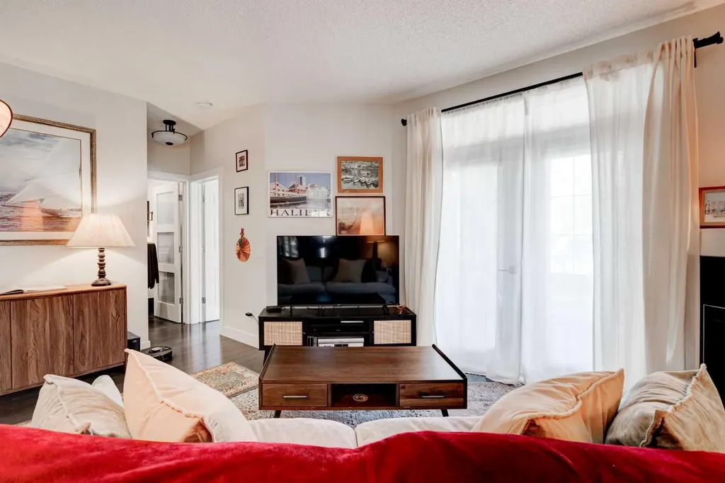 527 15 Avenue SW Calgary AB T2R 1R5