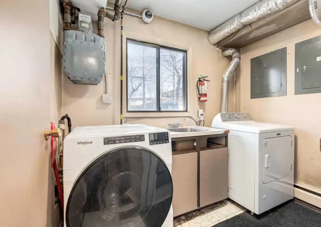120 29 Avenue NW Calgary AB T2M2L8