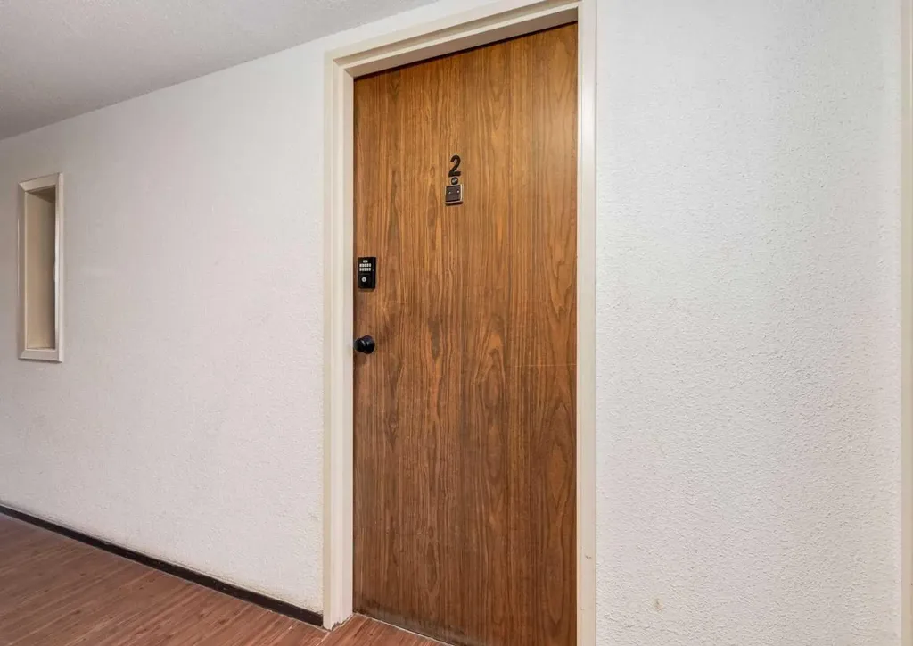 120 29 Avenue NW Calgary AB T2M2L8