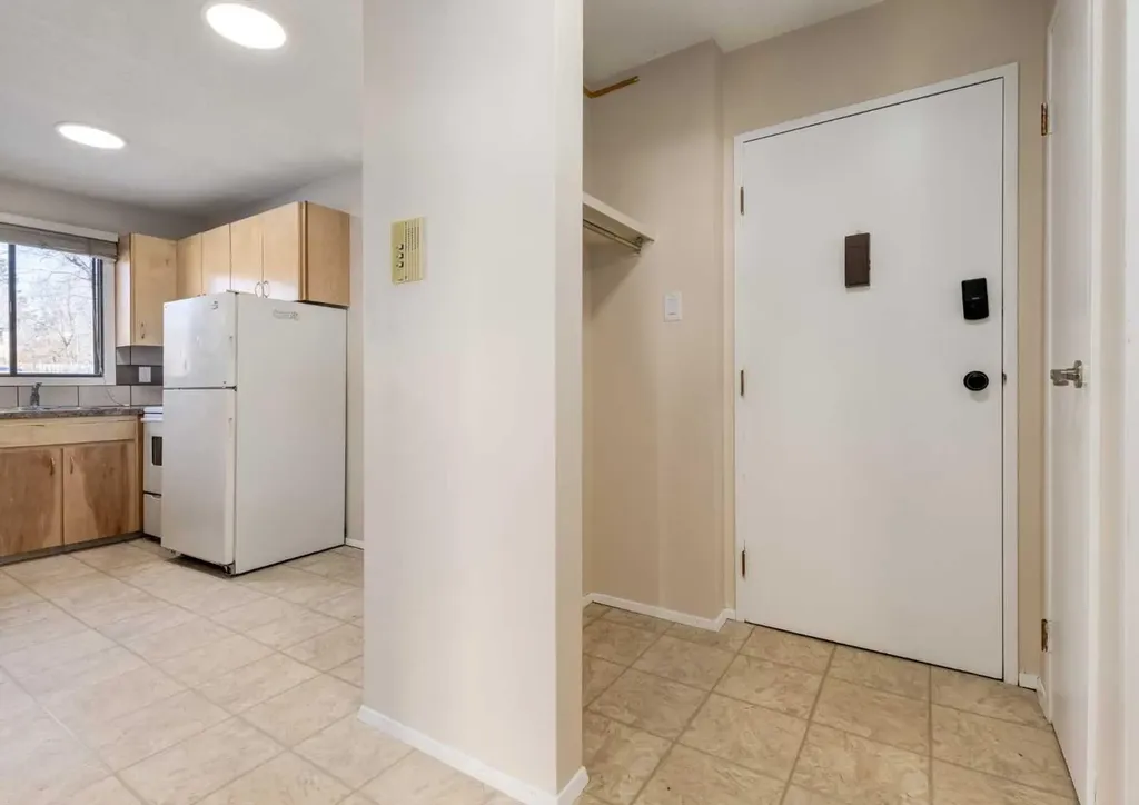 120 29 Avenue NW Calgary AB T2M2L8