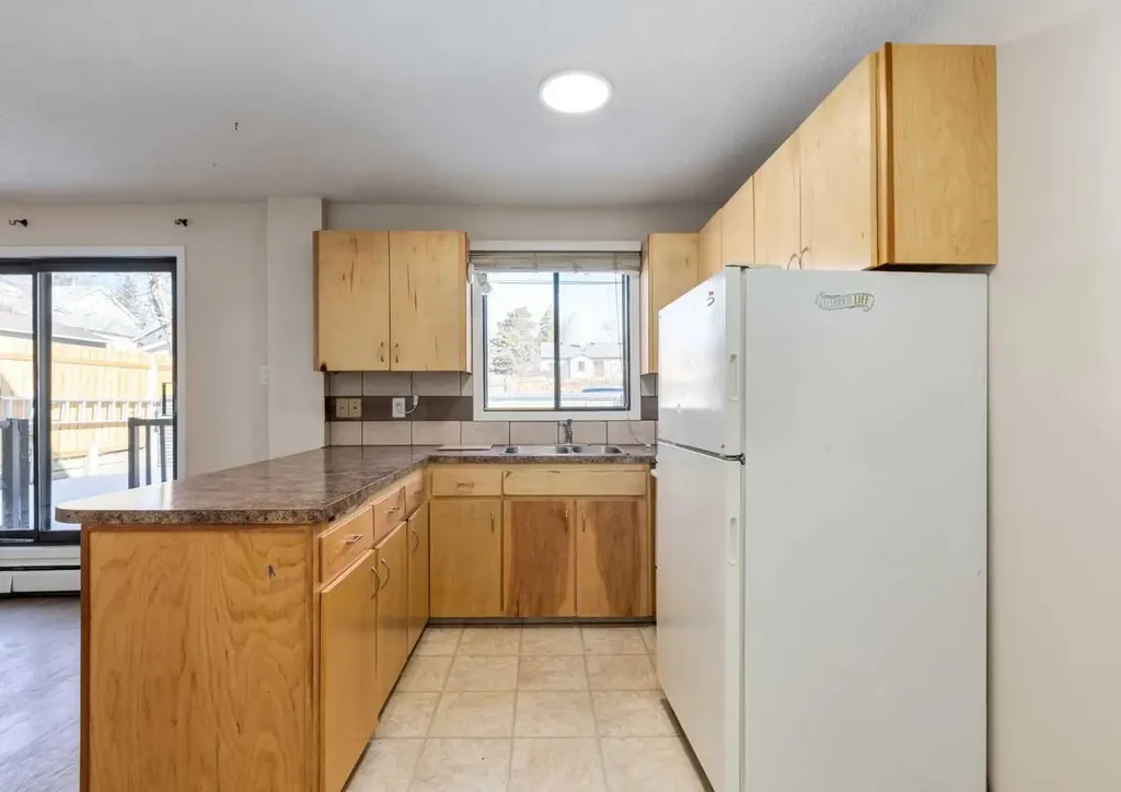 120 29 Avenue NW Calgary AB T2M2L8