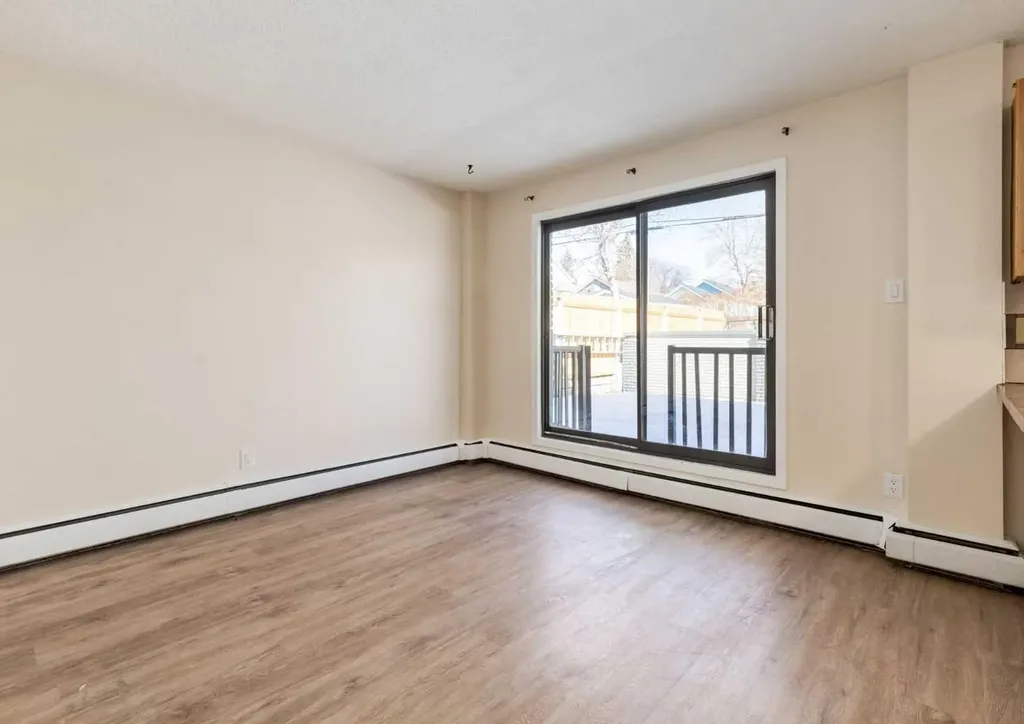 120 29 Avenue NW Calgary AB T2M2L8