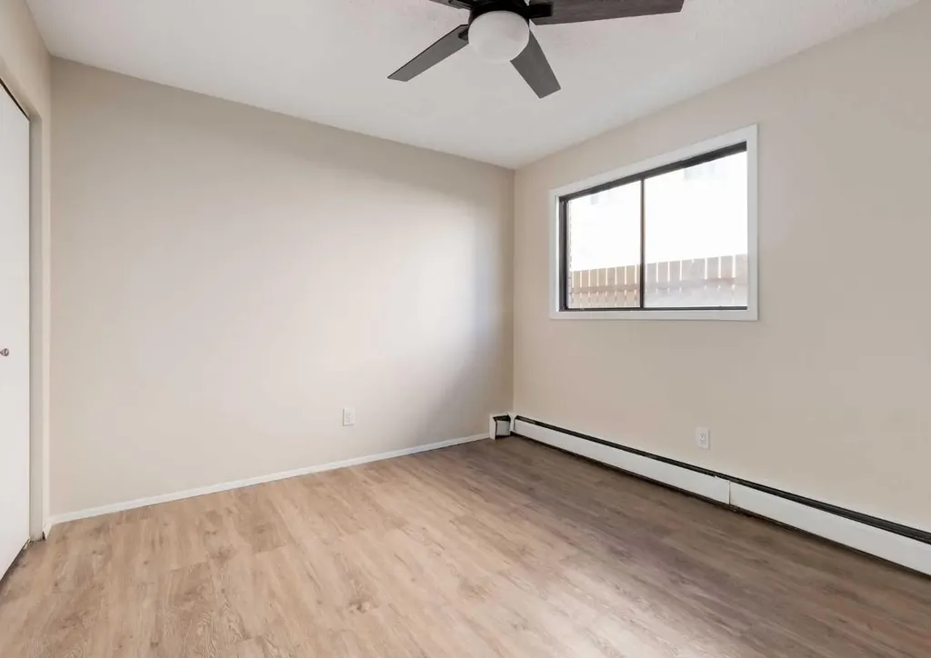 120 29 Avenue NW Calgary AB T2M2L8