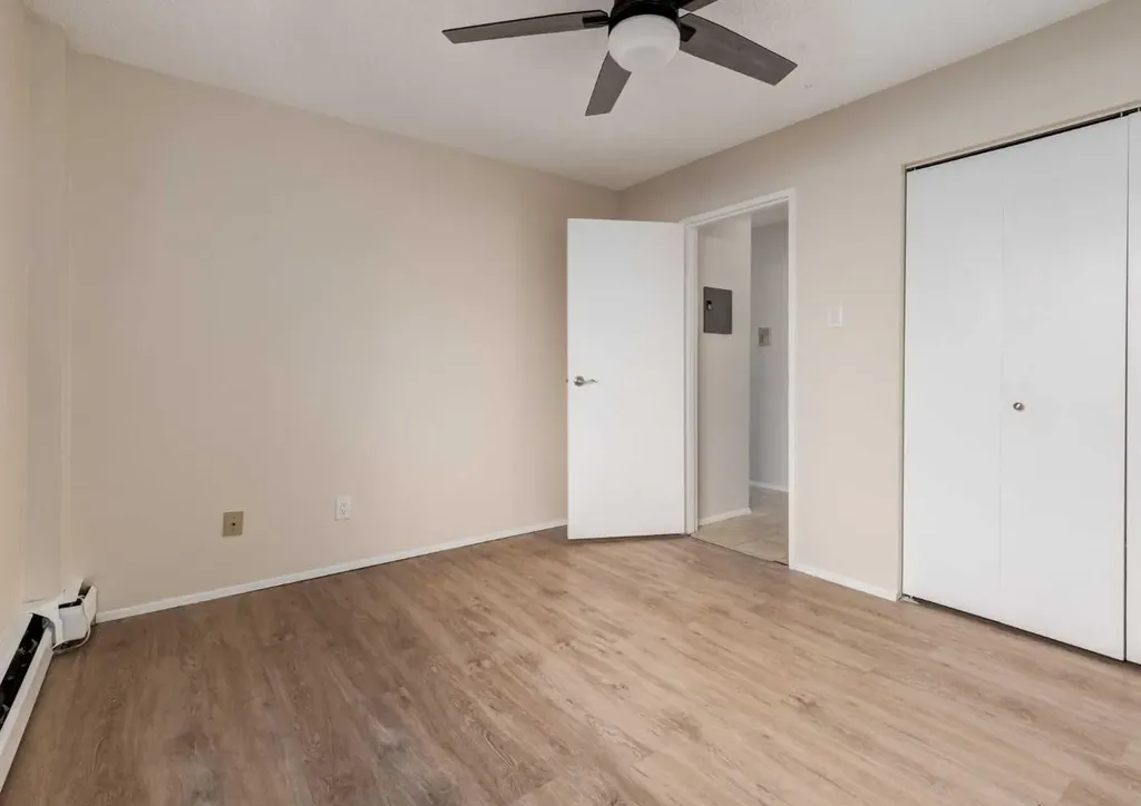 120 29 Avenue NW Calgary AB T2M2L8