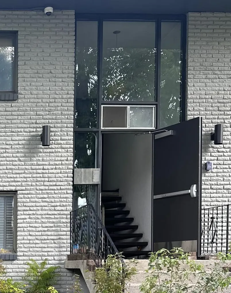120 29 Avenue NW Calgary AB T2M2L8