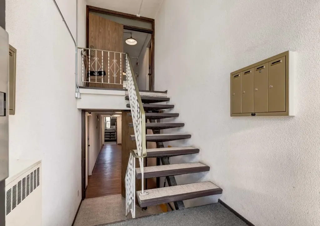 120 29 Avenue NW Calgary AB T2M2L8