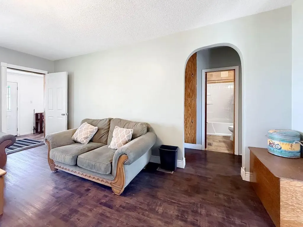 4709 49 Street Stettler AB T0C 2L2