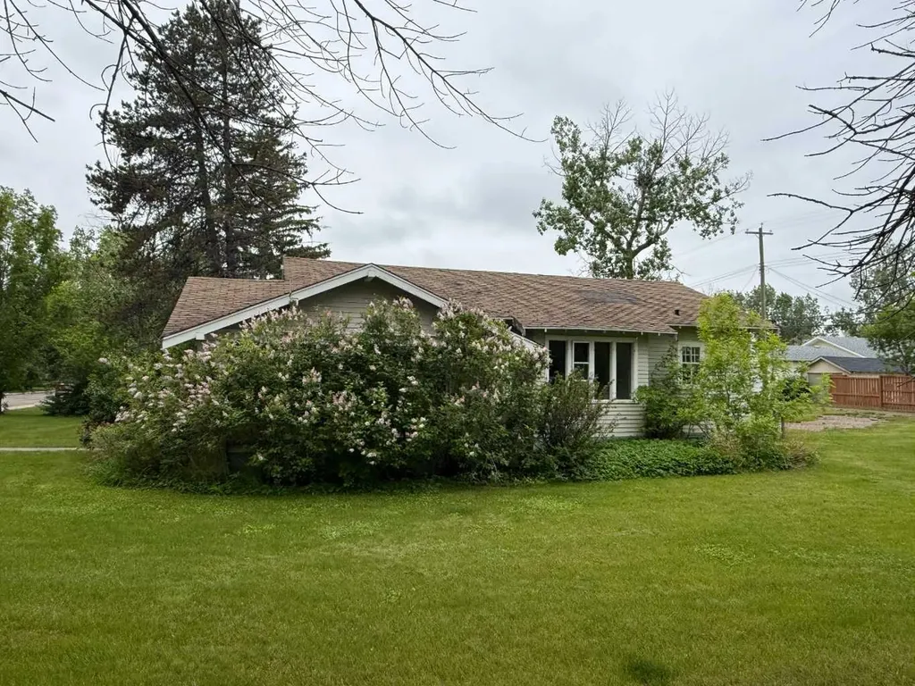 502 1 Street S Vulcan AB T0L 2B0