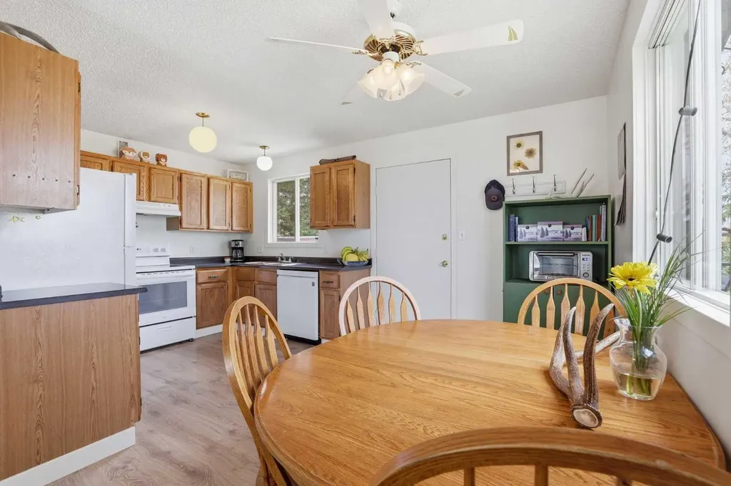 437 Maplewood SE Diamond Valley AB T0L0H0