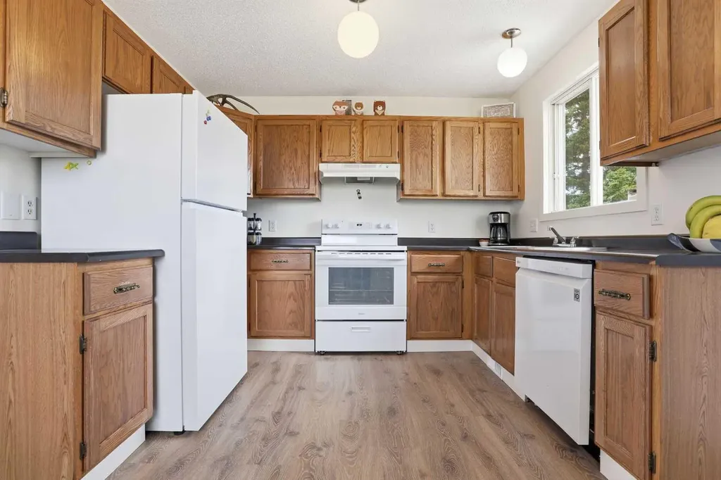 437 Maplewood SE Diamond Valley AB T0L0H0
