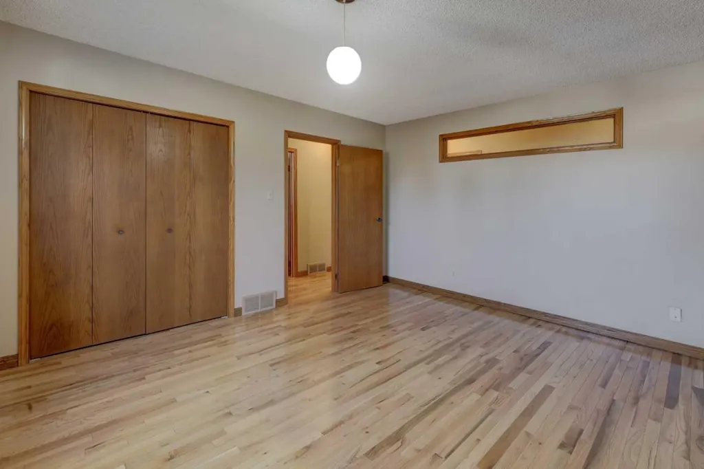 2328 Munro Drive NE Calgary AB T2E 5Y9