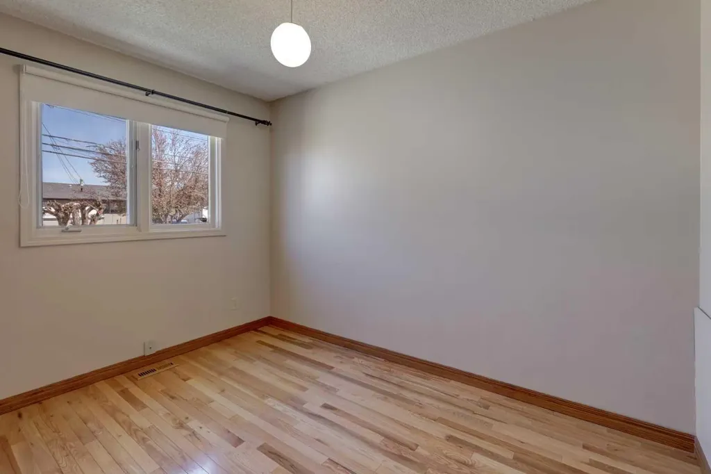2328 Munro Drive NE Calgary AB T2E 5Y9